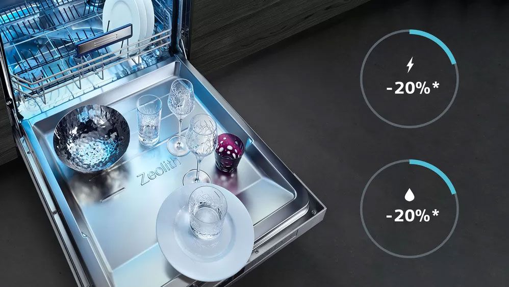 Offener Siemens Geschirrspüler mit Zeolith-Technologie, Geschirr und Gläsern, 20 % weniger Energie- und Wasserverbrauch.